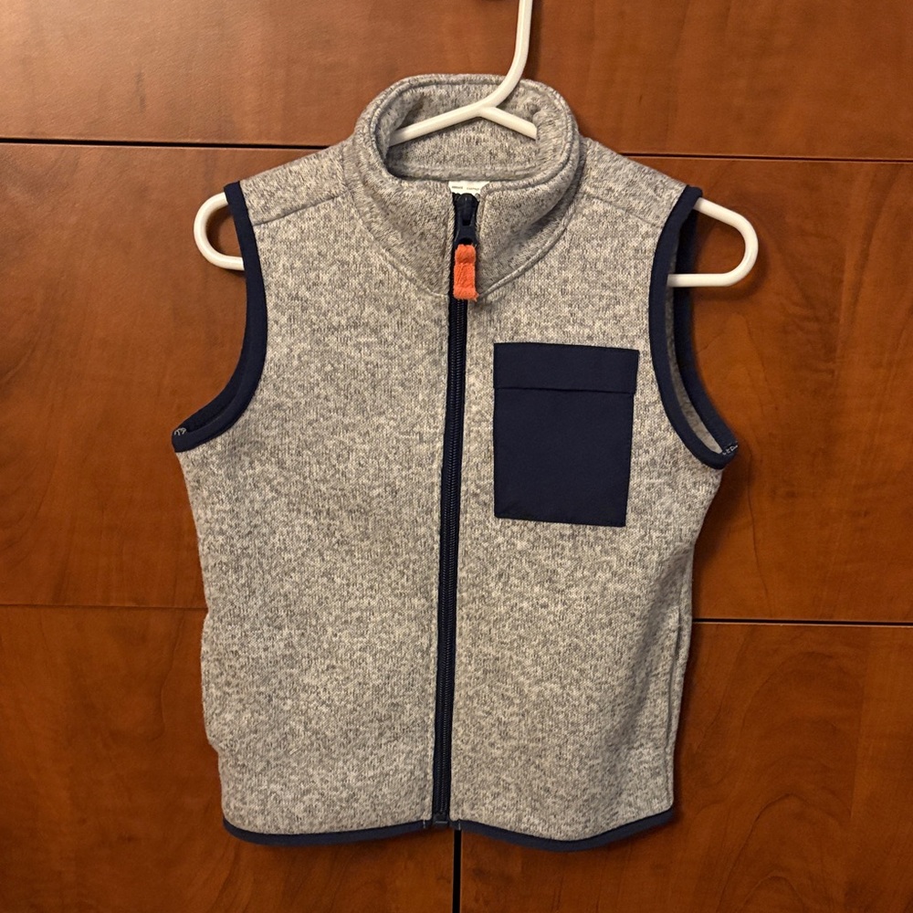 4/$20 🌱 Carter’s Fleece Vest 2T